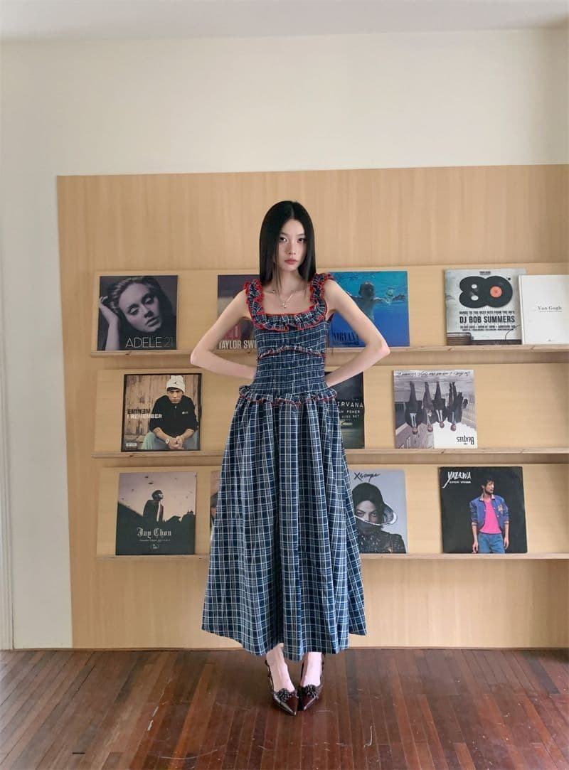 한 부서 학원 스타일 품격 허리 수축 프릴 체크무늬 슬립 드레스 여성 패션 여름 새로운 스퀘어 입 칼라 무릎 아래 롱 스커트 상세 이미지 8