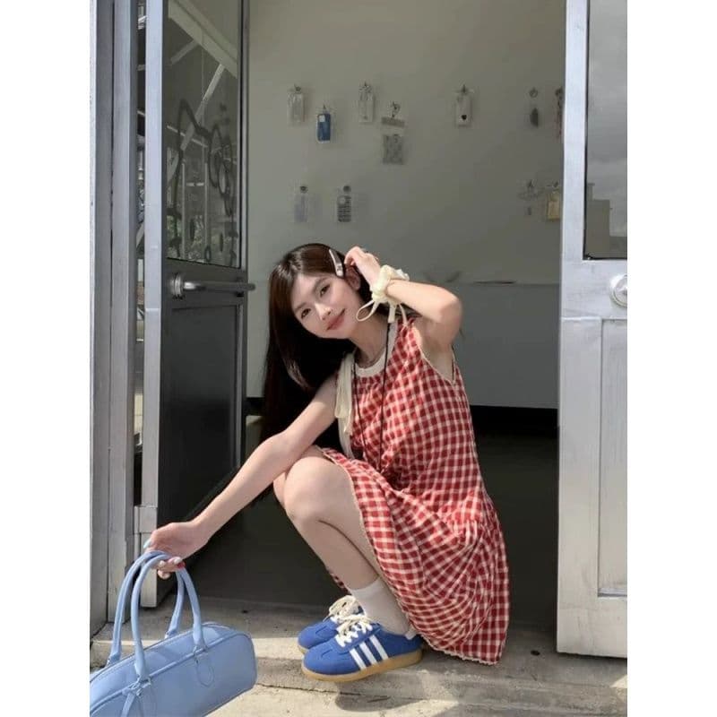 프랑스식 빨간색 체크무늬 여성 드레스 여름 새로운 패션 디자인 센스 스트랩 허리 수축 민소매 쇼트 스타일 A라인 스커트 이미지 3