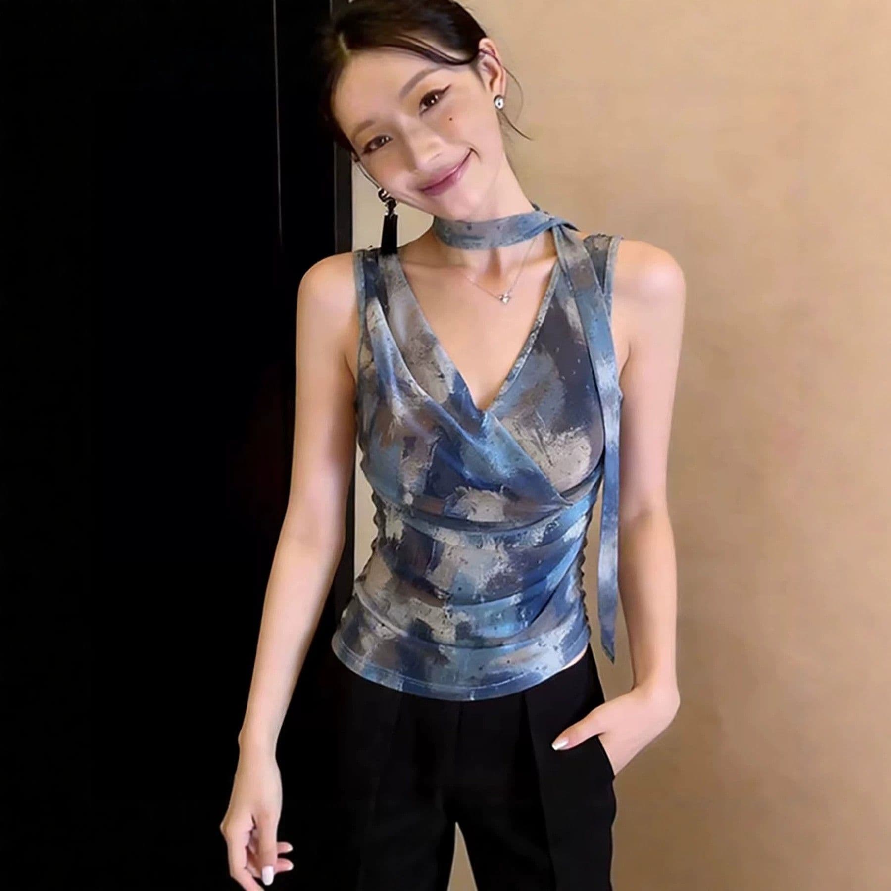 레트로 헤일로 염색 프린트 V넥 민소매 캐미솔 여름 허리 수축 디자인 센스 작은 대중 주름 리본 맨위