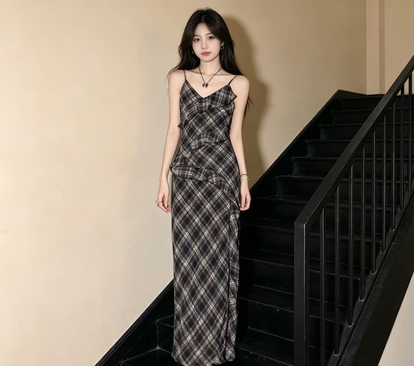 2026 여름 새로운 불규칙 프릴 여름 우아한 센스 민소매 A형 체크무늬 슬립 드레스 상세 이미지 4