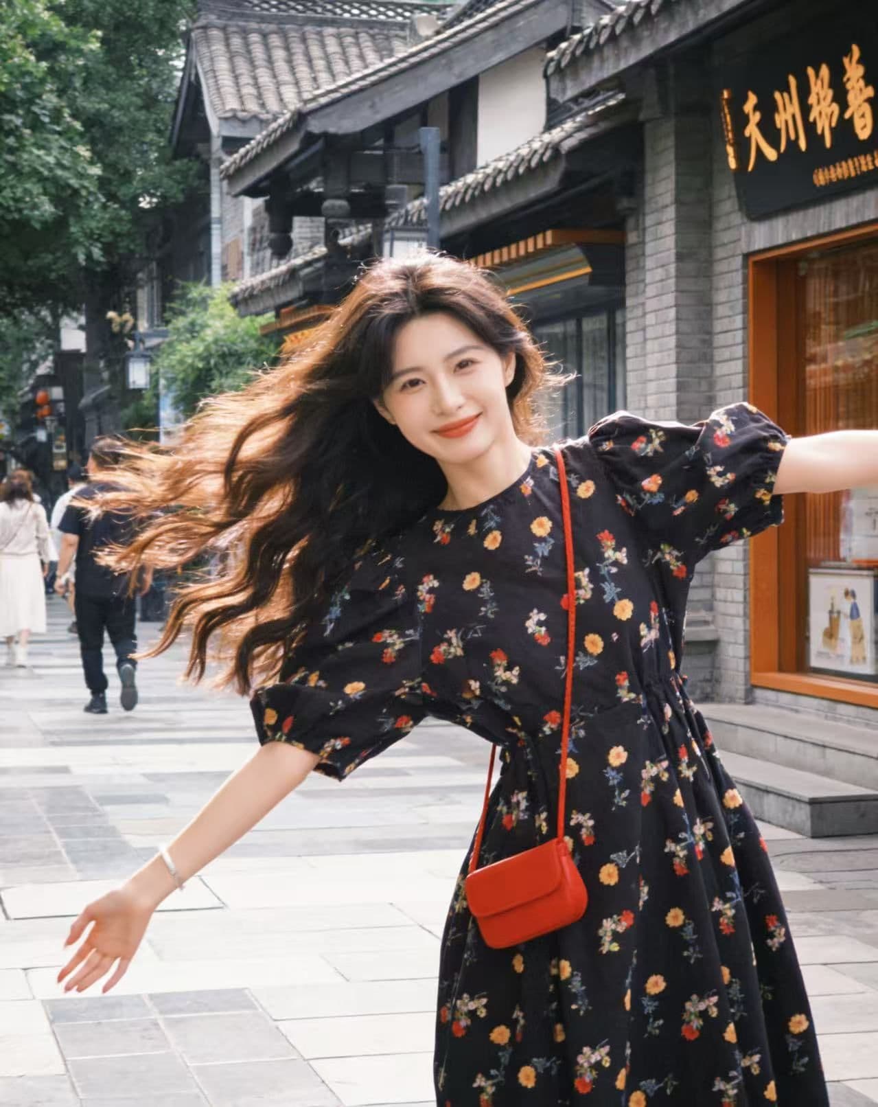 프랑스식 레트로 검정색 꽃무늬 라운드 넥 거품 소매 셔츠 드레스 여름 허리 수축 큰 진자 한 마디 휴가 여성 드레스 상세 이미지 5