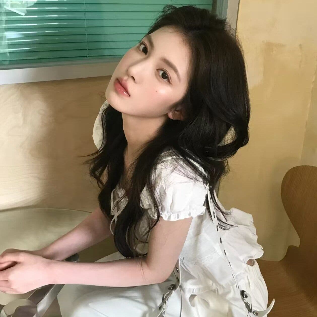 뒤로 명중 가져 가라. 펌프 로프 스트랩 하나 프랑스식 화이트 거품 소매 셔츠 여성 셔츠 몸매 가꾸기 슬림해 보이는 반팔 셔츠 이미지 5