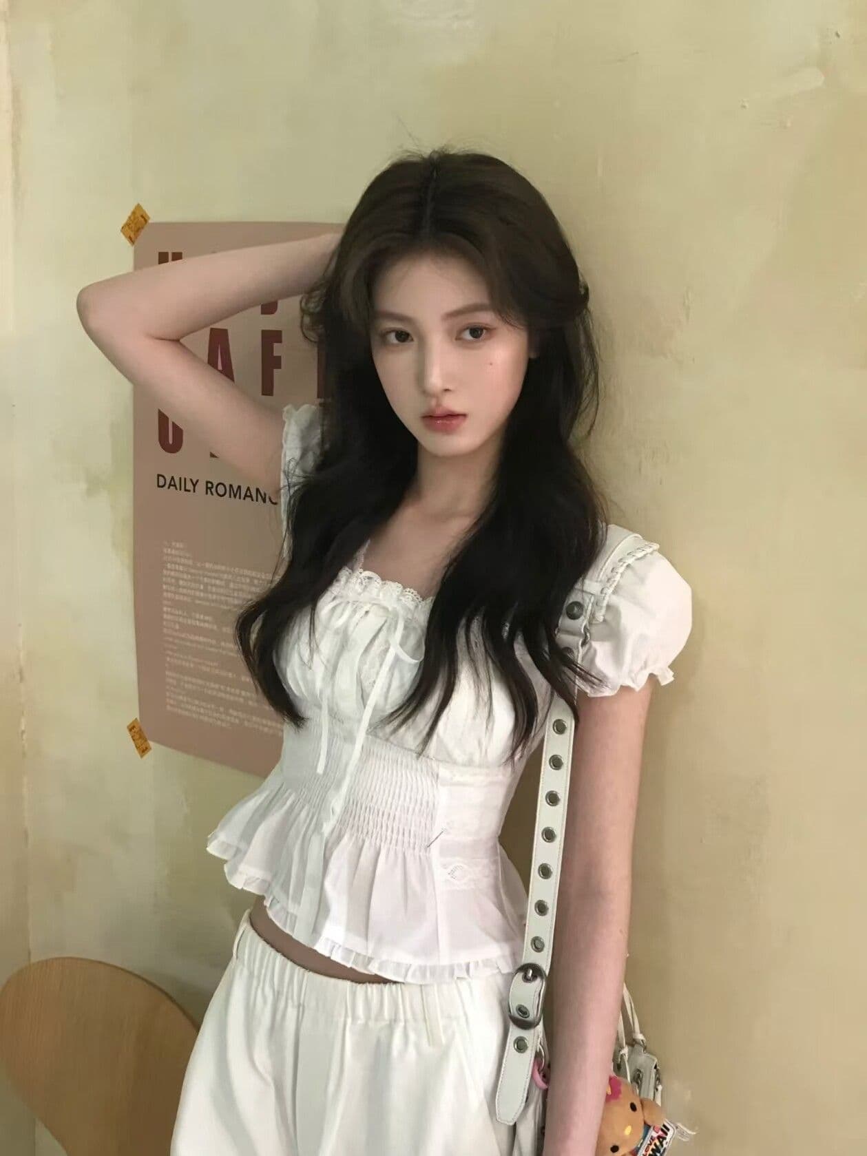 뒤로 명중 가져 가라. 펌프 로프 스트랩 하나 프랑스식 화이트 거품 소매 셔츠 여성 셔츠 몸매 가꾸기 슬림해 보이는 반팔 셔츠 상세 이미지 2