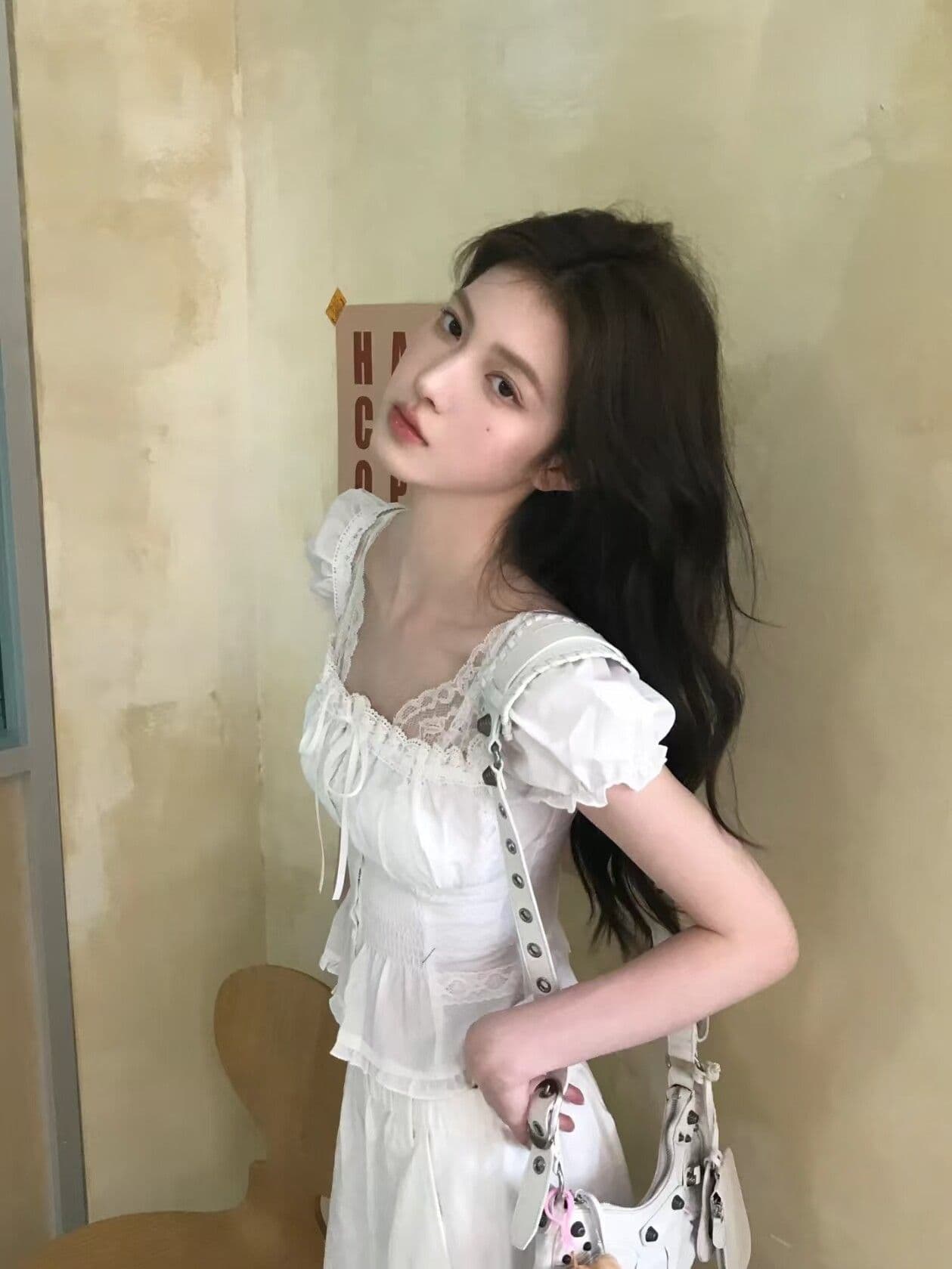 뒤로 명중 가져 가라. 펌프 로프 스트랩 하나 프랑스식 화이트 거품 소매 셔츠 여성 셔츠 몸매 가꾸기 슬림해 보이는 반팔 셔츠 상세 이미지 3