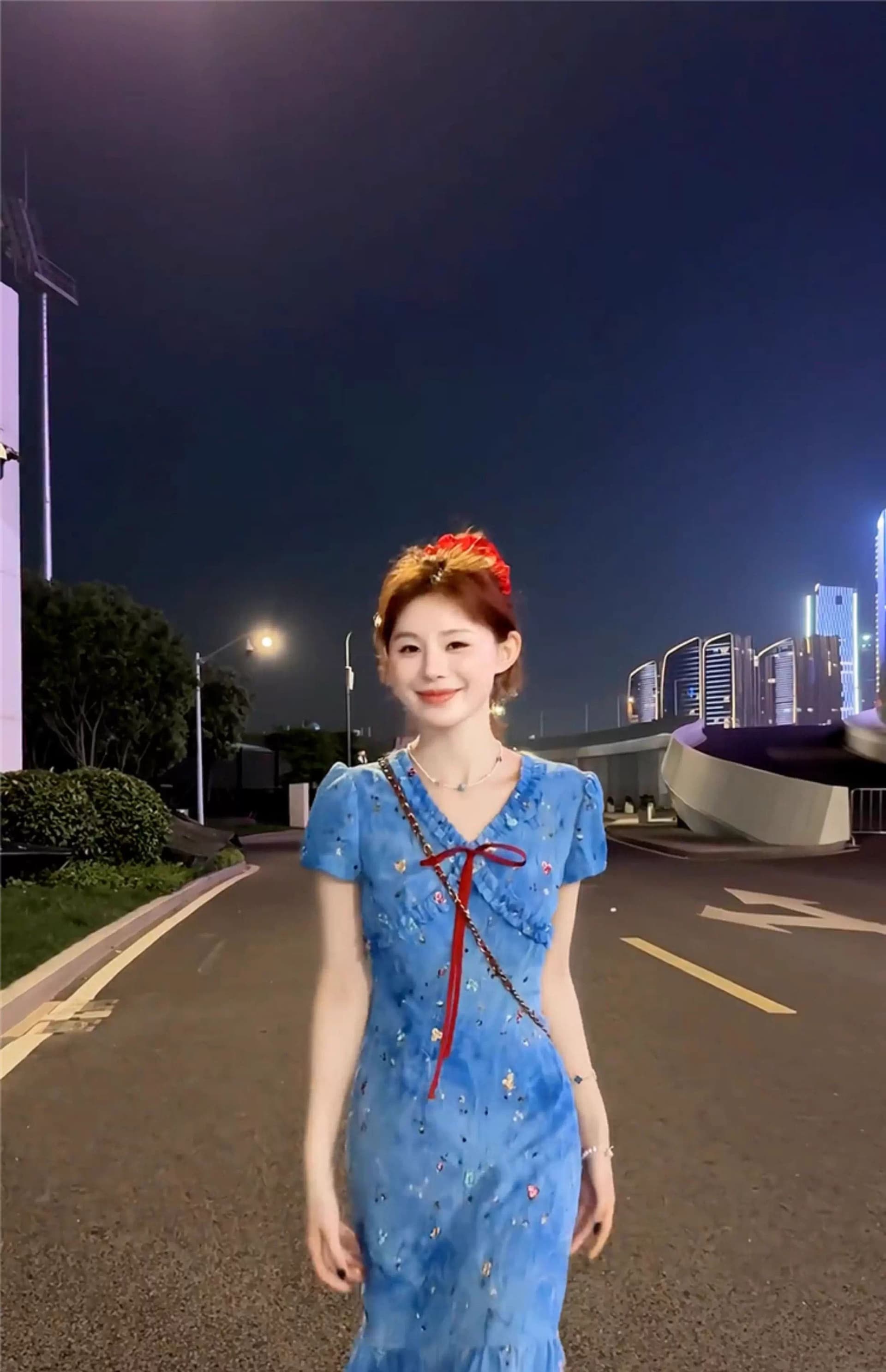 원본 자수 홀치기 염색 주름 원단 하나 프랑스식 품격 V넥 파란색 꽃무늬 드레스 고유 한 아름다운 치마 상세 이미지 2