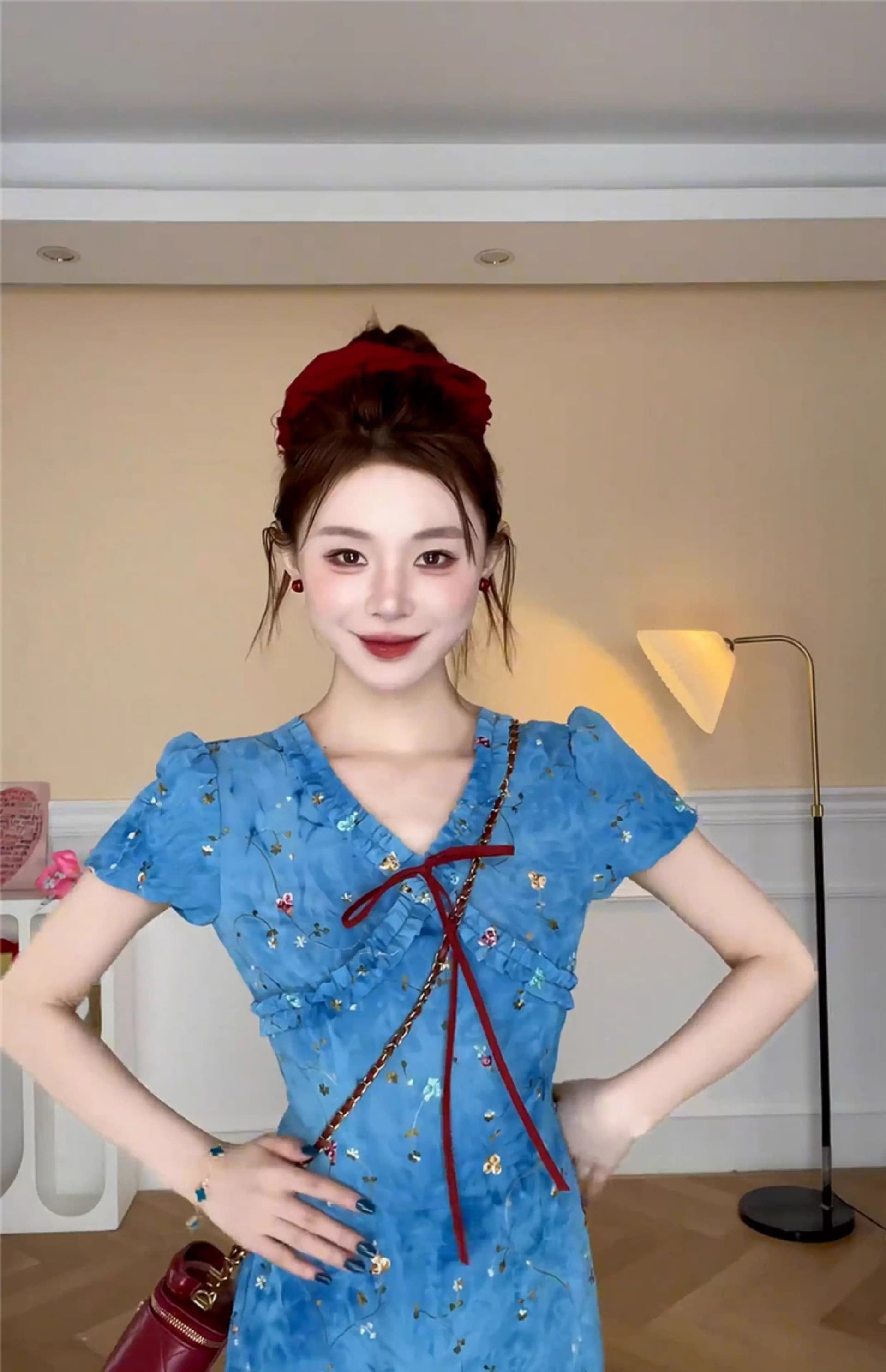 원본 자수 홀치기 염색 주름 원단 하나 프랑스식 품격 V넥 파란색 꽃무늬 드레스 고유 한 아름다운 치마 상세 이미지 16