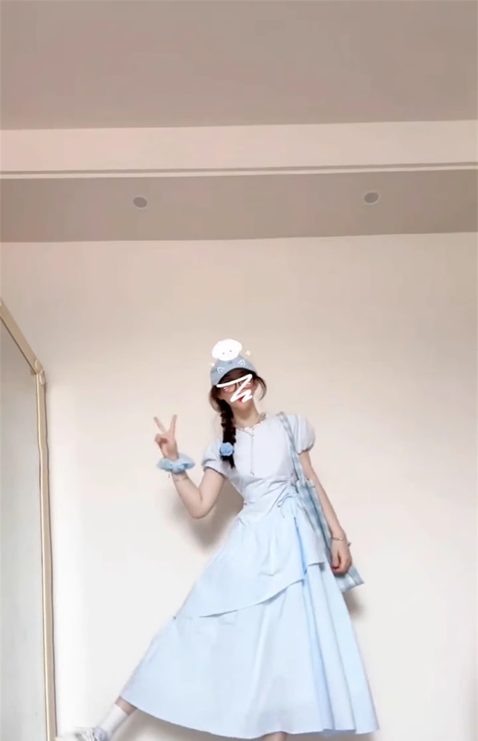 고급 센스 파란색 반팔 여성 드레스 여름 2026 새로운 작은 키 펌프 Pleat 슬림해 보이는 품격 케이크 롱 스커트 상세 이미지 6