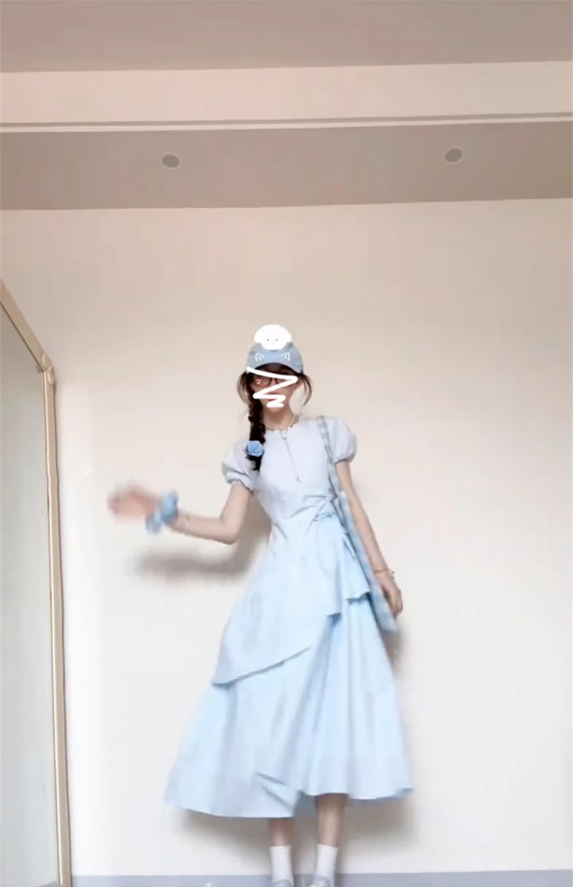 고급 센스 파란색 반팔 여성 드레스 여름 2026 새로운 작은 키 펌프 Pleat 슬림해 보이는 품격 케이크 롱 스커트 상세 이미지 10