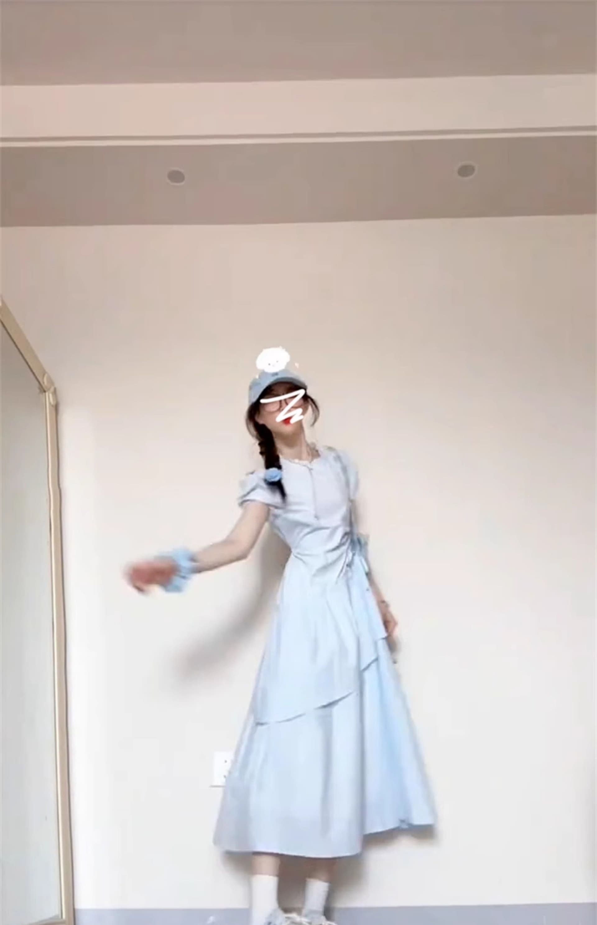 고급 센스 파란색 반팔 여성 드레스 여름 2026 새로운 작은 키 펌프 Pleat 슬림해 보이는 품격 케이크 롱 스커트 상세 이미지 16