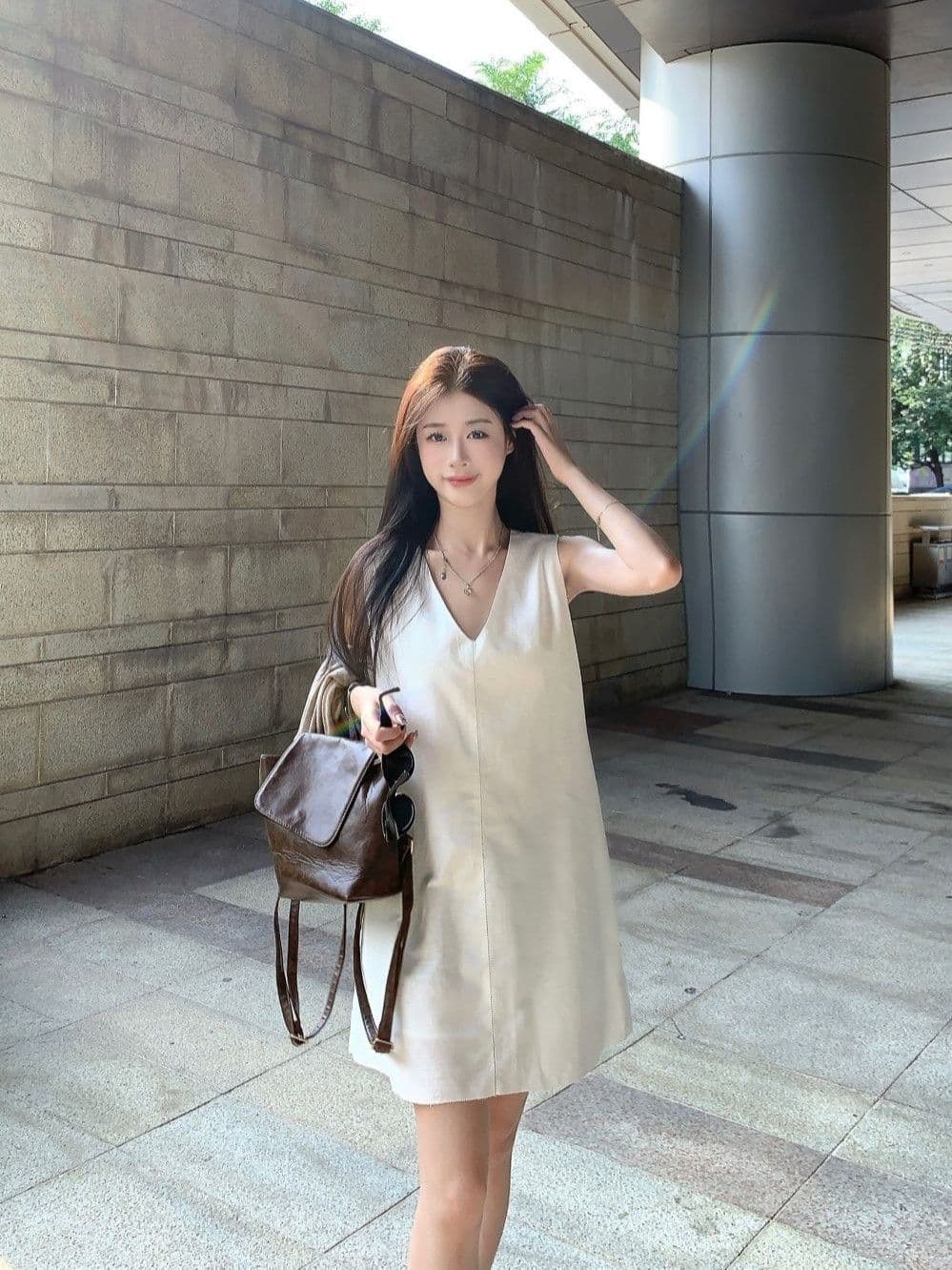 여름 민소매 조끼 V넥 여성 드레스 순수한 욕망 미니멀리즘 단색 루즈핏 슬림해 보이는 미니 스커트 패션 새로운 여성 의류 이미지 3