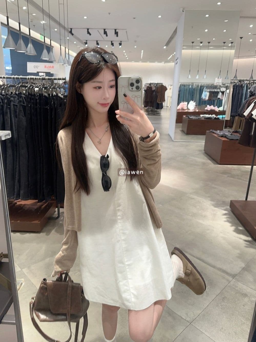 여름 민소매 조끼 V넥 여성 드레스 순수한 욕망 미니멀리즘 단색 루즈핏 슬림해 보이는 미니 스커트 패션 새로운 여성 의류 이미지 2