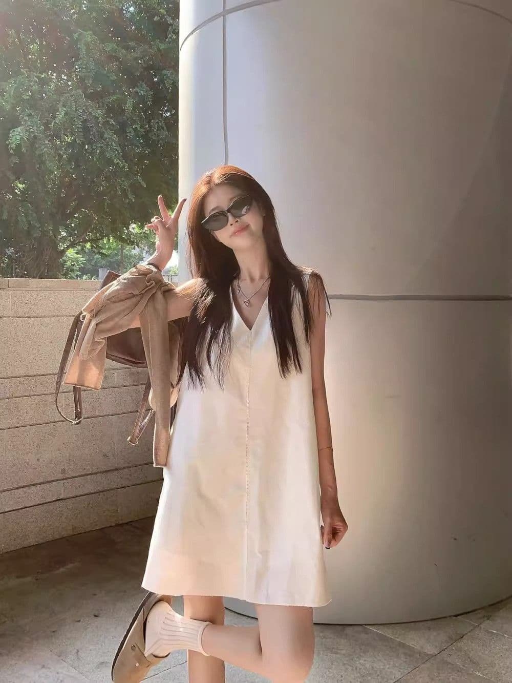 여름 민소매 조끼 V넥 여성 드레스 순수한 욕망 미니멀리즘 단색 루즈핏 슬림해 보이는 미니 스커트 패션 새로운 여성 의류 상세 이미지 4