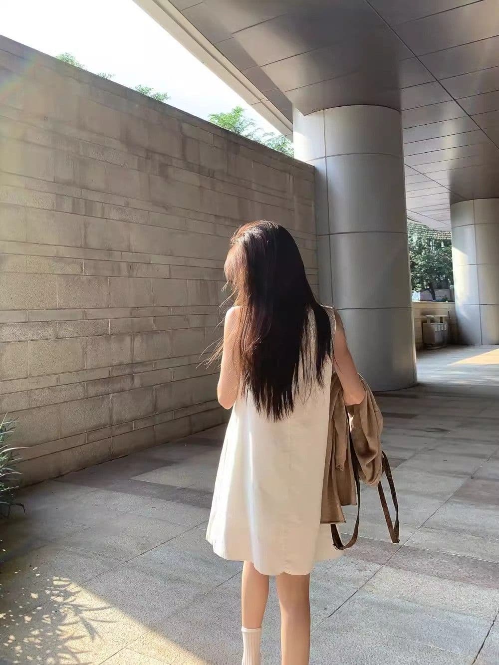 여름 민소매 조끼 V넥 여성 드레스 순수한 욕망 미니멀리즘 단색 루즈핏 슬림해 보이는 미니 스커트 패션 새로운 여성 의류 상세 이미지 6