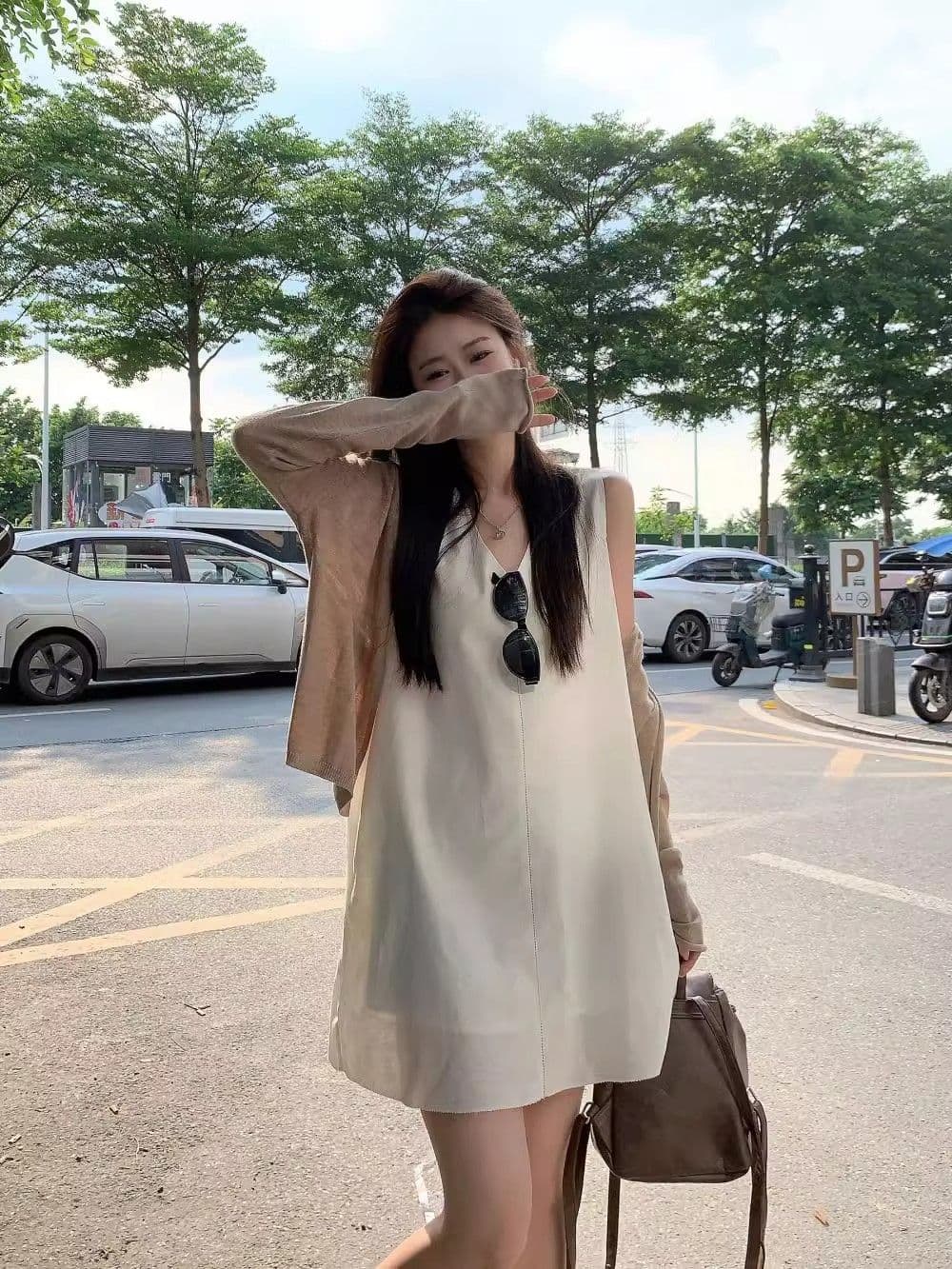 여름 민소매 조끼 V넥 여성 드레스 순수한 욕망 미니멀리즘 단색 루즈핏 슬림해 보이는 미니 스커트 패션 새로운 여성 의류 상세 이미지 8