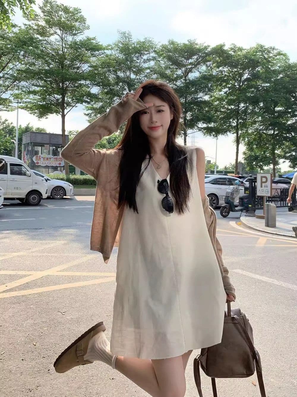 여름 민소매 조끼 V넥 여성 드레스 순수한 욕망 미니멀리즘 단색 루즈핏 슬림해 보이는 미니 스커트 패션 새로운 여성 의류 상세 이미지 9