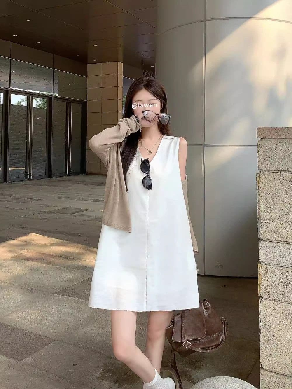 여름 민소매 조끼 V넥 여성 드레스 순수한 욕망 미니멀리즘 단색 루즈핏 슬림해 보이는 미니 스커트 패션 새로운 여성 의류 상세 이미지 12