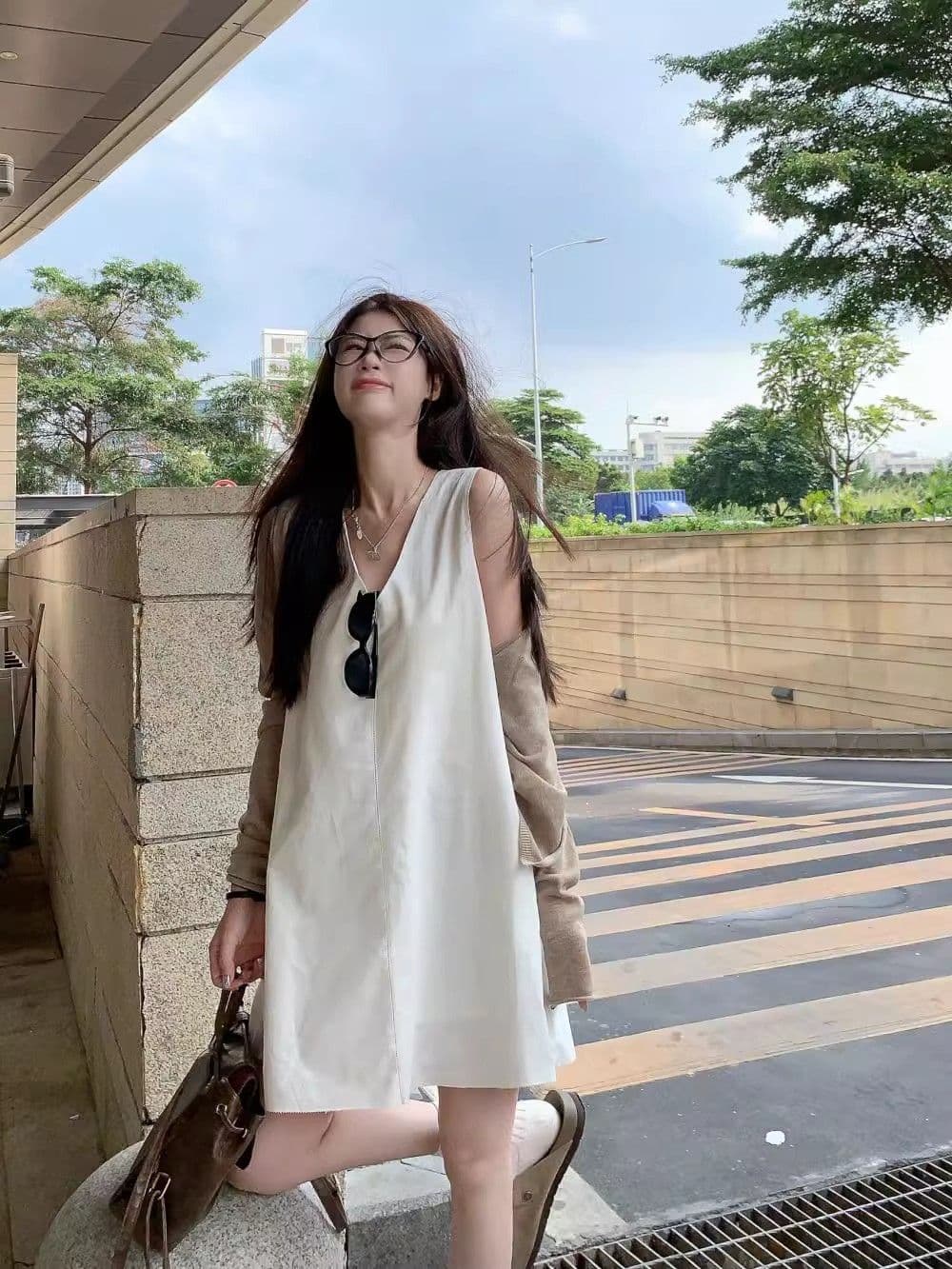 여름 민소매 조끼 V넥 여성 드레스 순수한 욕망 미니멀리즘 단색 루즈핏 슬림해 보이는 미니 스커트 패션 새로운 여성 의류 상세 이미지 13
