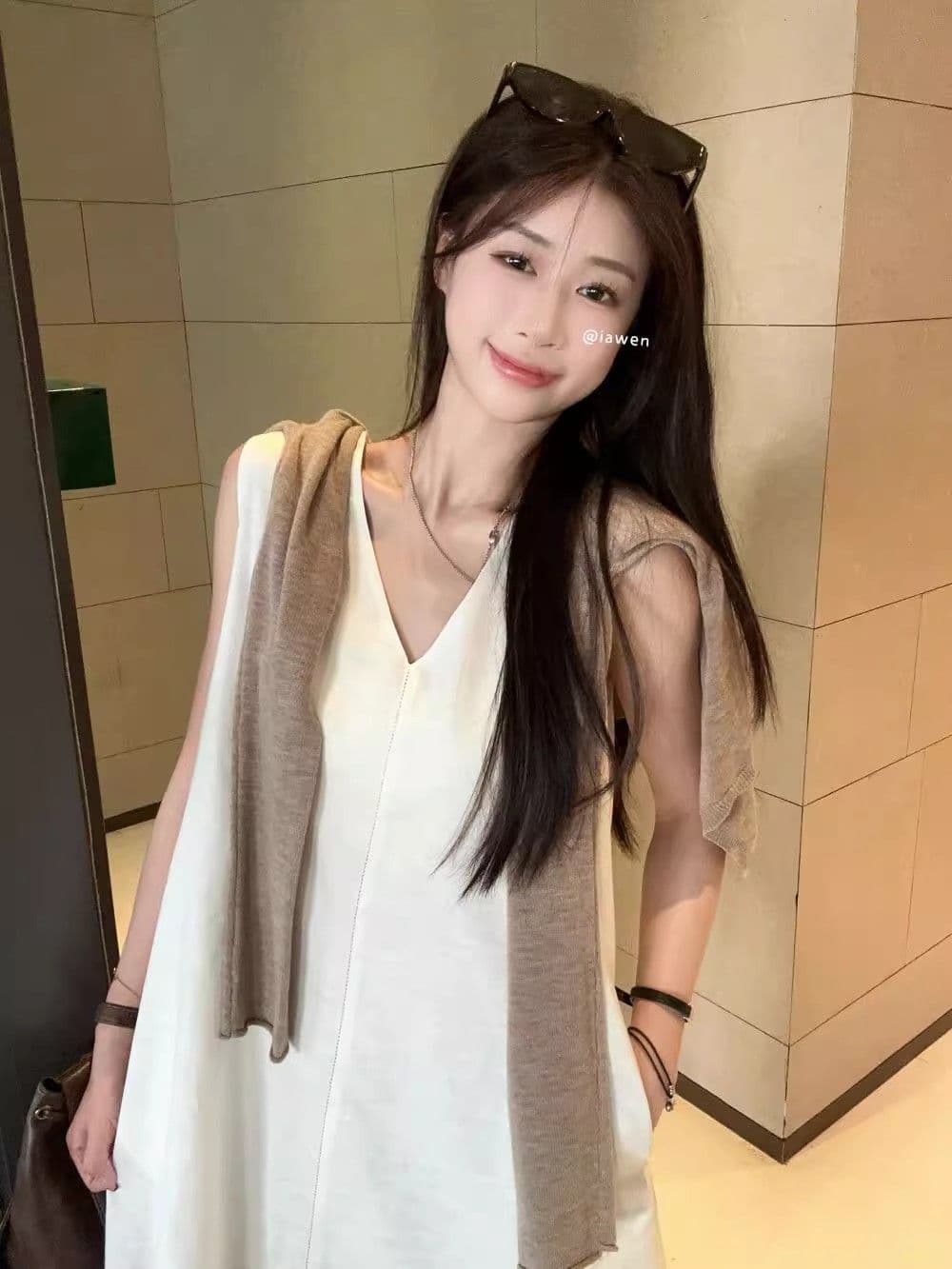 여름 민소매 조끼 V넥 여성 드레스 순수한 욕망 미니멀리즘 단색 루즈핏 슬림해 보이는 미니 스커트 패션 새로운 여성 의류 상세 이미지 15