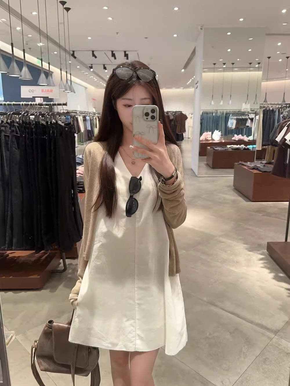 여름 민소매 조끼 V넥 여성 드레스 순수한 욕망 미니멀리즘 단색 루즈핏 슬림해 보이는 미니 스커트 패션 새로운 여성 의류 상세 이미지 17