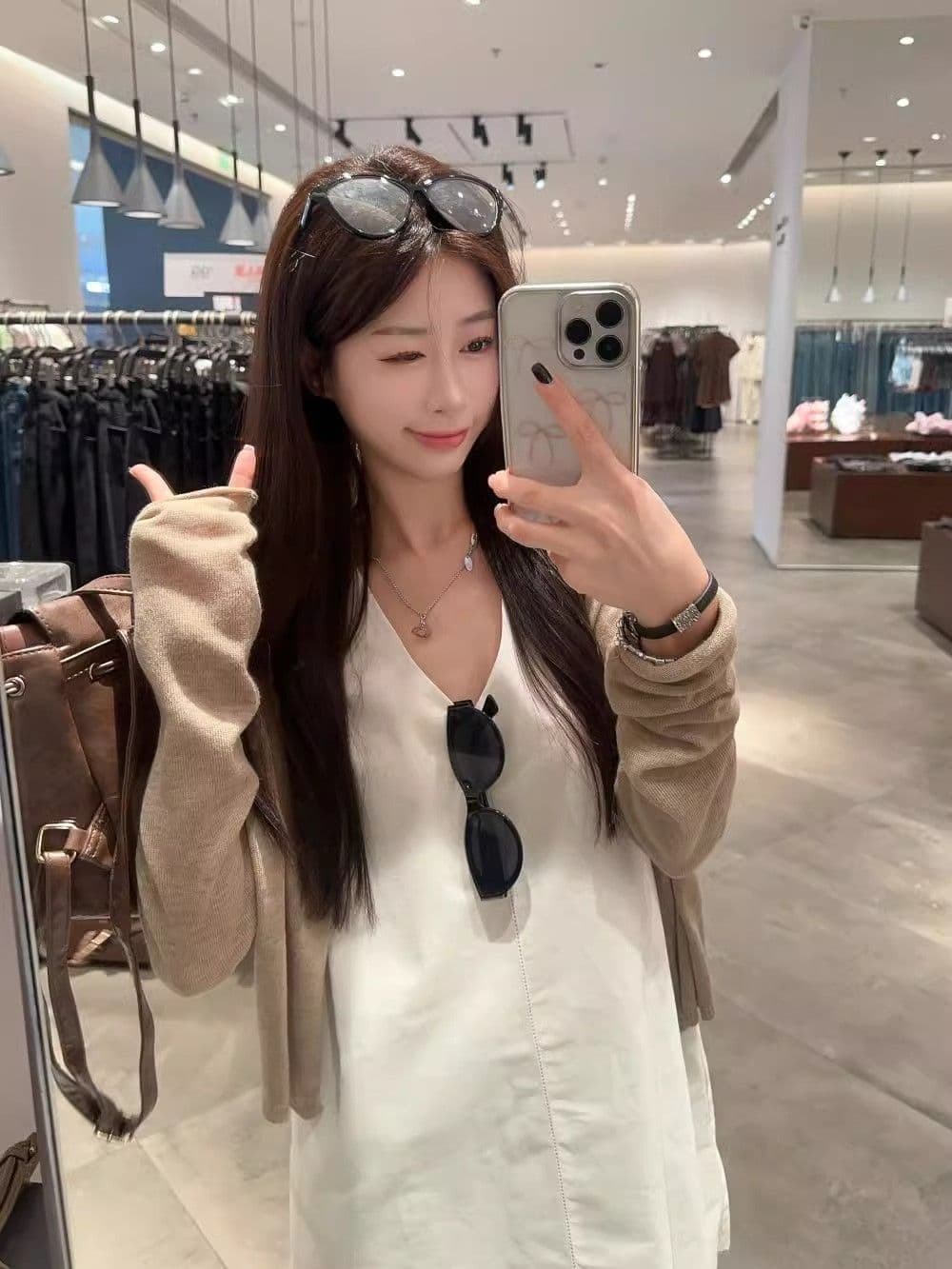 여름 민소매 조끼 V넥 여성 드레스 순수한 욕망 미니멀리즘 단색 루즈핏 슬림해 보이는 미니 스커트 패션 새로운 여성 의류 상세 이미지 18