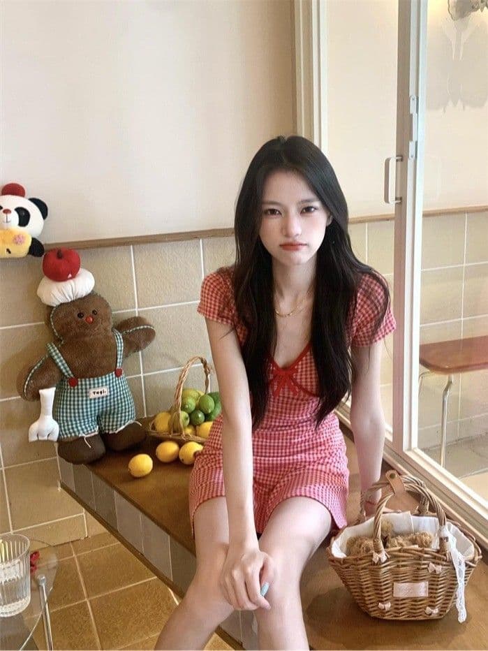 빨간색 체크무늬 V넥 반팔 드레스 여성 의류 여름 나비 매듭 핫걸 미니 스커트 디스플레이 몸 허리 수축 한 마디 치마 이미지 3