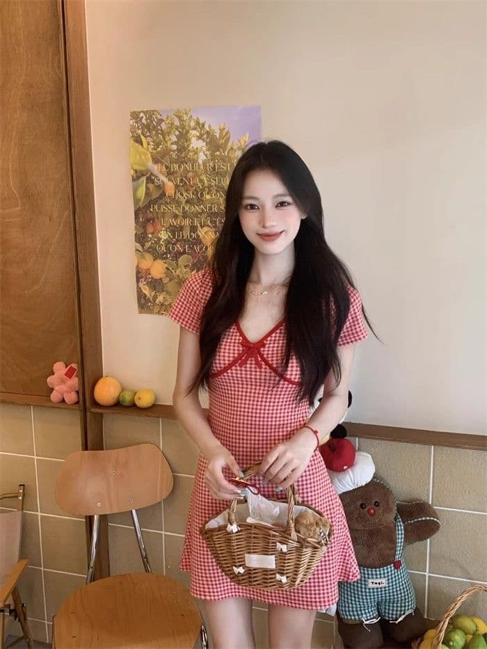 빨간색 체크무늬 V넥 반팔 드레스 여성 의류 여름 나비 매듭 핫걸 미니 스커트 디스플레이 몸 허리 수축 한 마디 치마 상세 이미지 3