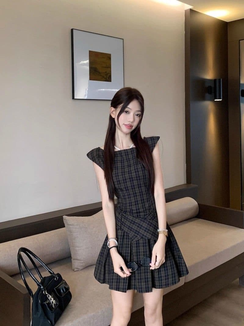달콤한 매운맛 바람 레트로 체크무늬 조끼 원피스 여성 의류 여름 디자인 센스 허리 수축 슬림해 보이는 플리츠 스커트 한 마디 미니 스커트 상세 이미지 5