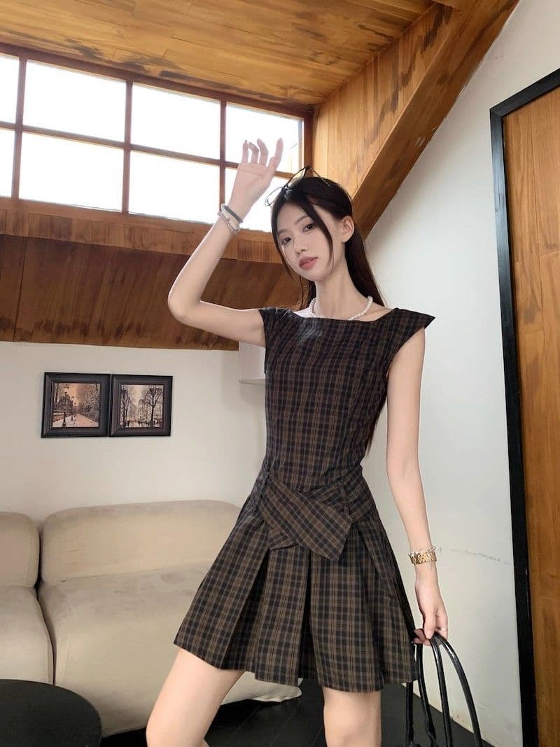 달콤한 매운맛 바람 레트로 체크무늬 조끼 원피스 여성 의류 여름 디자인 센스 허리 수축 슬림해 보이는 플리츠 스커트 한 마디 미니 스커트 상세 이미지 6