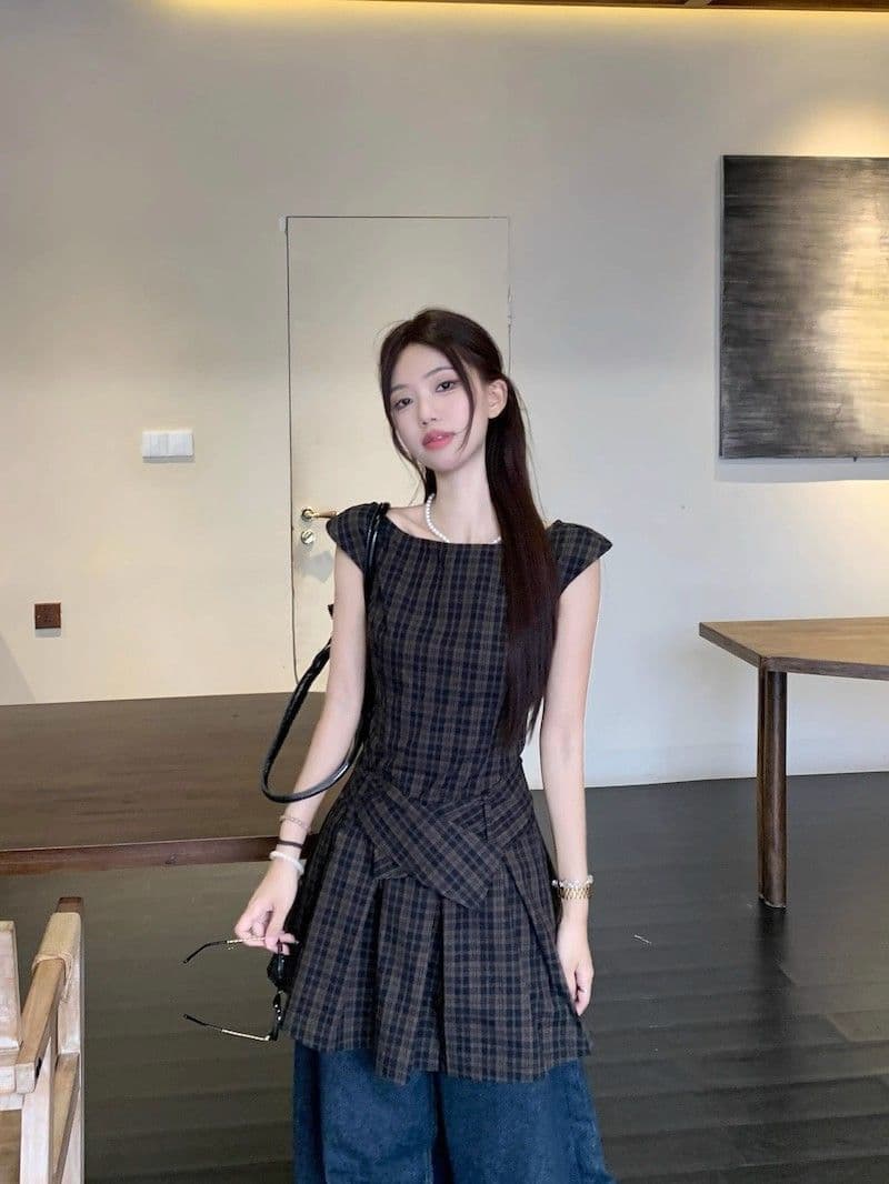 달콤한 매운맛 바람 레트로 체크무늬 조끼 원피스 여성 의류 여름 디자인 센스 허리 수축 슬림해 보이는 플리츠 스커트 한 마디 미니 스커트 상세 이미지 8