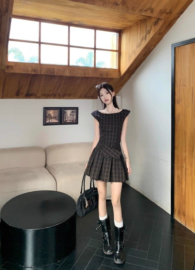 달콤한 매운맛 바람 레트로 체크무늬 조끼 원피스 여성 의류 여름 디자인 센스 허리 수축 슬림해 보이는 플리츠 스커트 한 마디 미니 스커트 상세 이미지 10