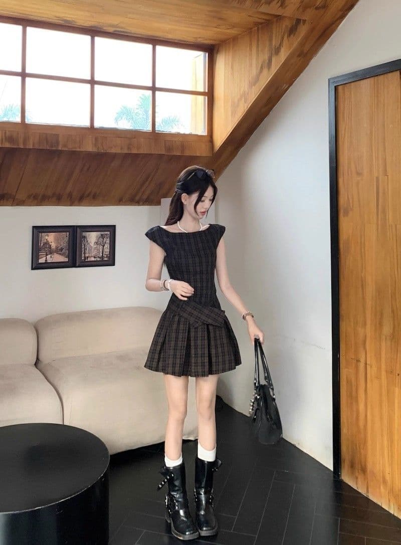 달콤한 매운맛 바람 레트로 체크무늬 조끼 원피스 여성 의류 여름 디자인 센스 허리 수축 슬림해 보이는 플리츠 스커트 한 마디 미니 스커트 상세 이미지 11