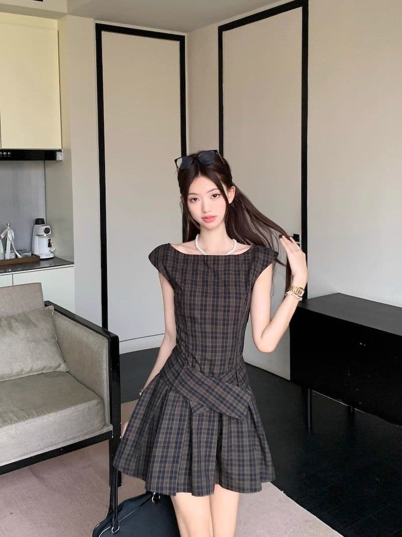 달콤한 매운맛 바람 레트로 체크무늬 조끼 원피스 여성 의류 여름 디자인 센스 허리 수축 슬림해 보이는 플리츠 스커트 한 마디 미니 스커트 상세 이미지 12