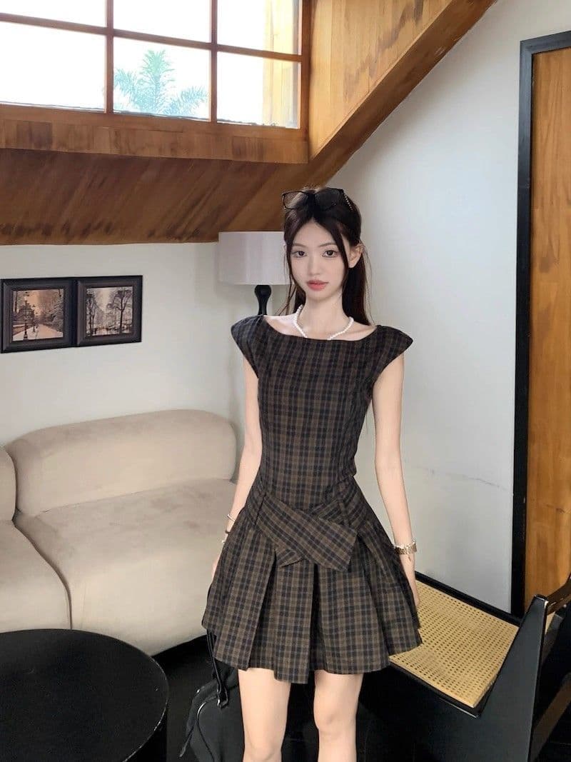 달콤한 매운맛 바람 레트로 체크무늬 조끼 원피스 여성 의류 여름 디자인 센스 허리 수축 슬림해 보이는 플리츠 스커트 한 마디 미니 스커트 상세 이미지 16