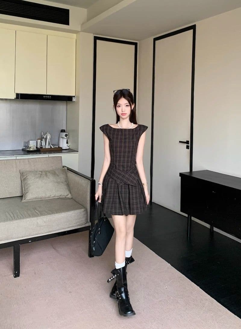 달콤한 매운맛 바람 레트로 체크무늬 조끼 원피스 여성 의류 여름 디자인 센스 허리 수축 슬림해 보이는 플리츠 스커트 한 마디 미니 스커트 상세 이미지 17