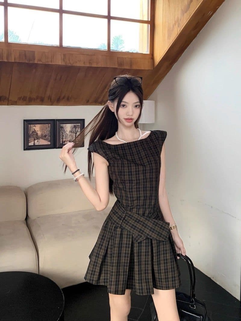 달콤한 매운맛 바람 레트로 체크무늬 조끼 원피스 여성 의류 여름 디자인 센스 허리 수축 슬림해 보이는 플리츠 스커트 한 마디 미니 스커트 상세 이미지 20