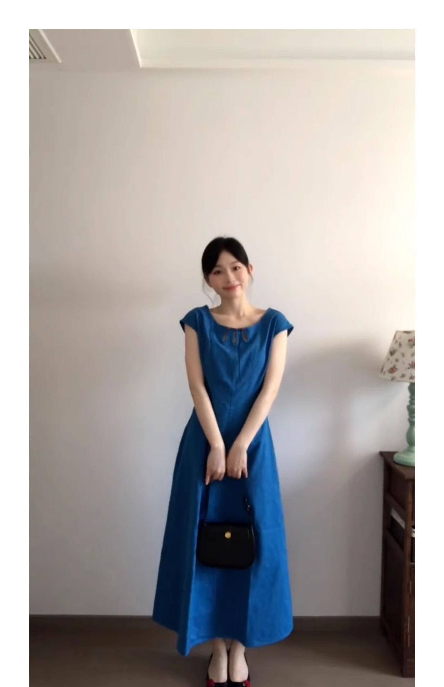 공작 블루 홀로우 아웃 아름다운 롱 스커트 여자 여름 레트로 위엄있는 관대 한 점잖은 우아함 허리 수축 민소매 드레스 상세 이미지 8