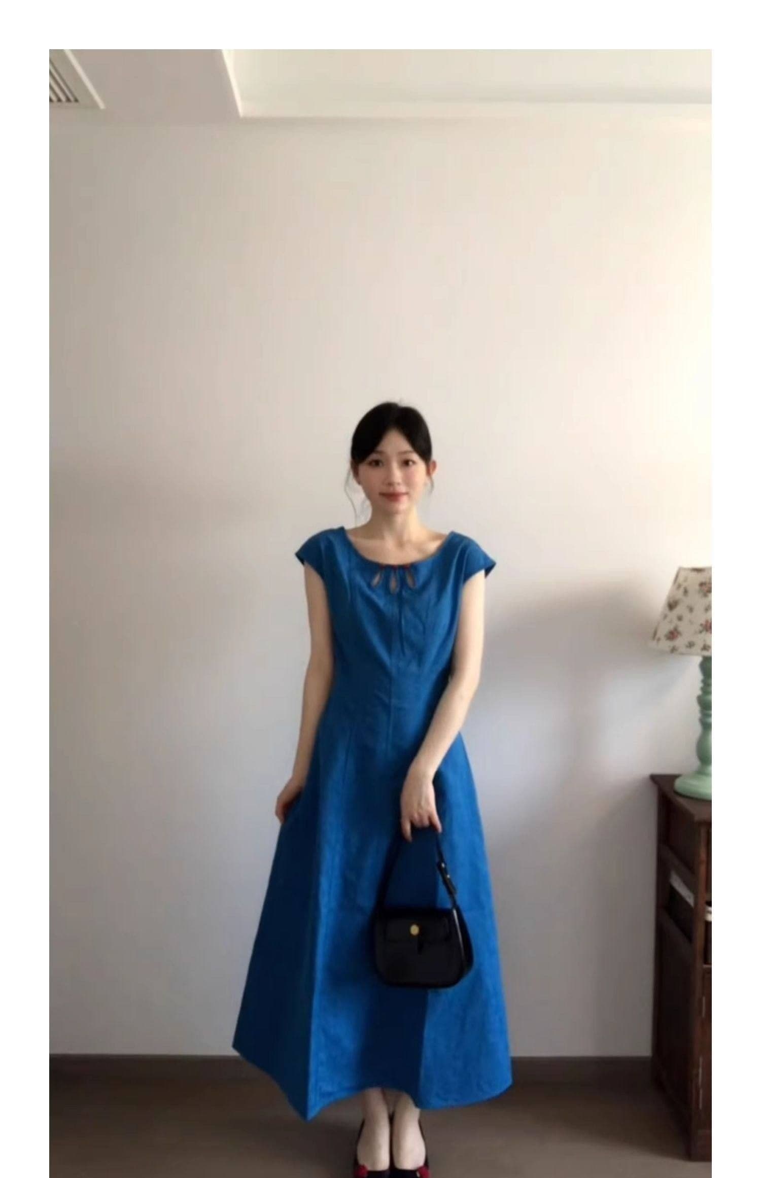 공작 블루 홀로우 아웃 아름다운 롱 스커트 여자 여름 레트로 위엄있는 관대 한 점잖은 우아함 허리 수축 민소매 드레스 상세 이미지 10