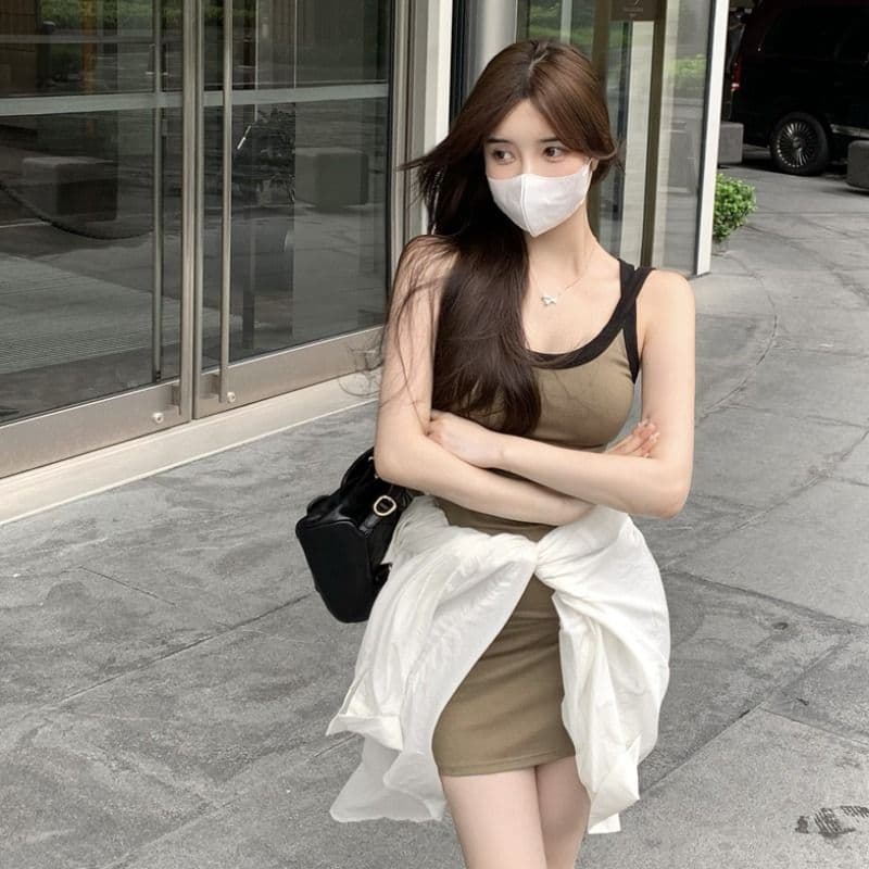 배색 u 칼라 캐미솔 여성 드레스 여름 핫걸 몸매 가꾸기 슬림해 보이는 섹시함 품격 타이트 스커트 만나는 미니 스커트 이미지 5