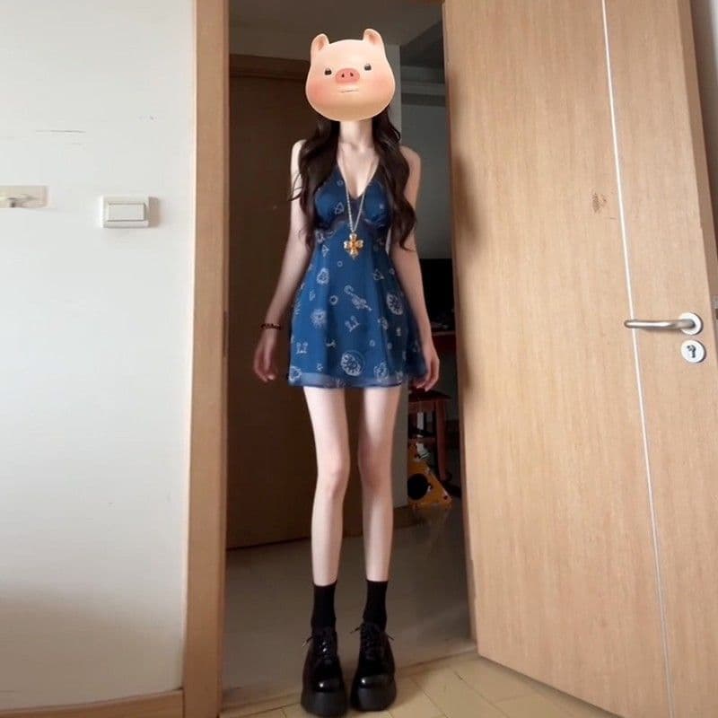 레트로 프린트 V넥 조끼 여성 드레스 2025 여름 새로운 품격 허리 수축 슬림해 보이는 휴가 바람 한 마디 미니 스커트 이미지 3
