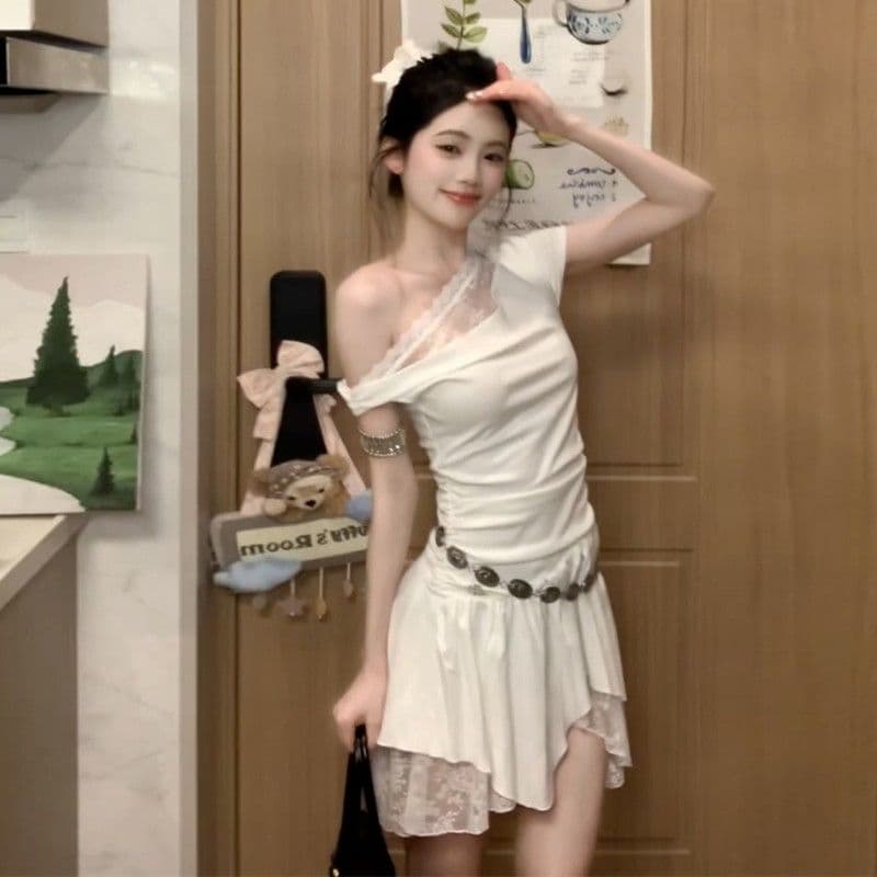 프랑스식 순수한 욕망 바람 비스듬한 어깨 레이스 조각 드레스 아이들 2026 여름 새로운 디자인 센스 불규칙 미니 스커트 이미지 4