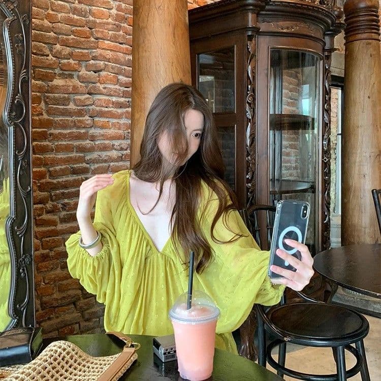 프랑스식 품격 V넥 벌룬 소매 휴가 바람 여성 드레스 여름 2026 여름 새로운 휴가 바람 루즈핏 치마