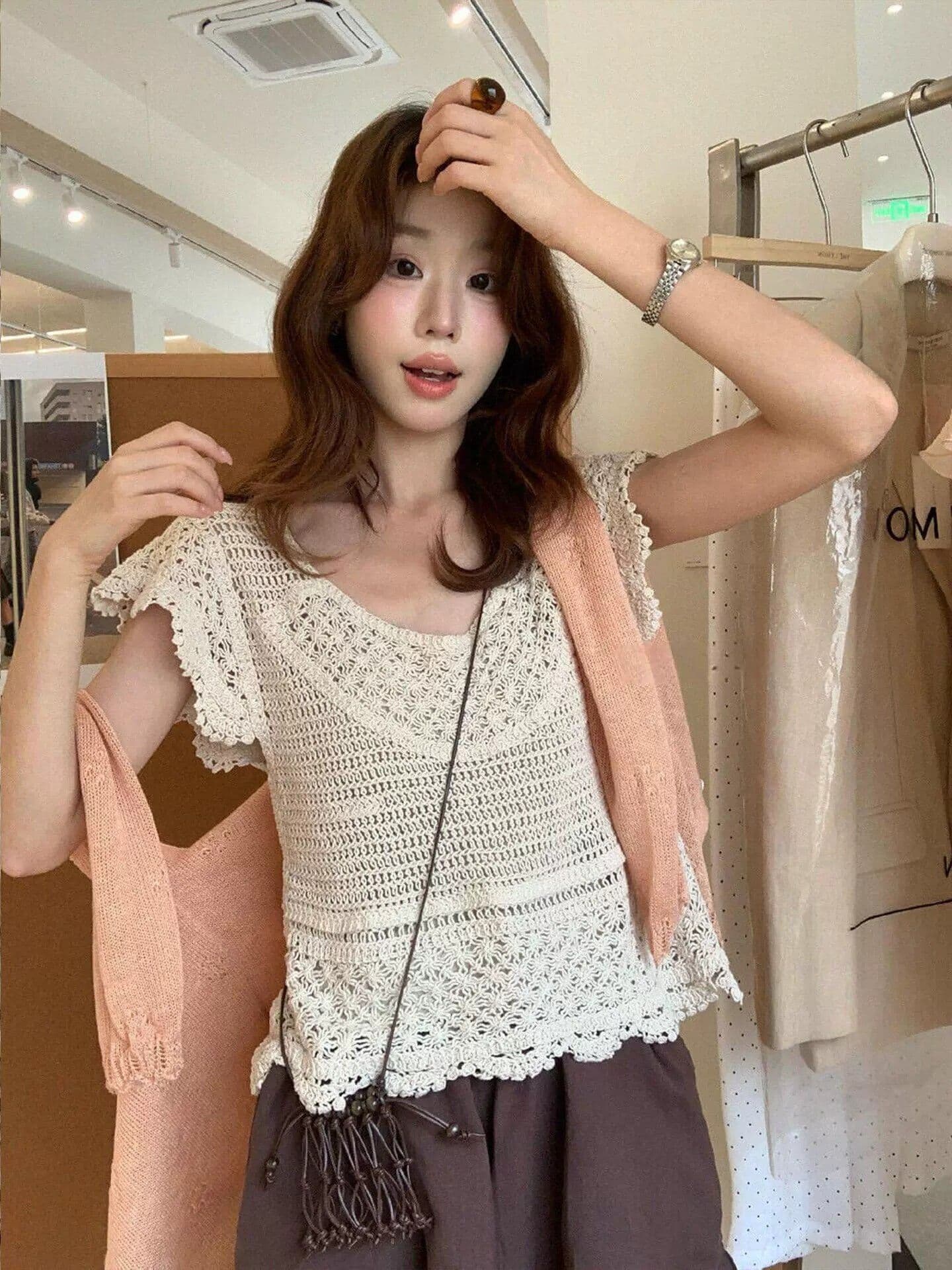 프랑스식 살구 색상 홀로우 아웃 V넥 니트 Feifei 소매 티셔츠 여성 2026 여름 새로운 자이언트 잘 생긴 ~ 중 반팔 작은 맨위 상세 이미지 10