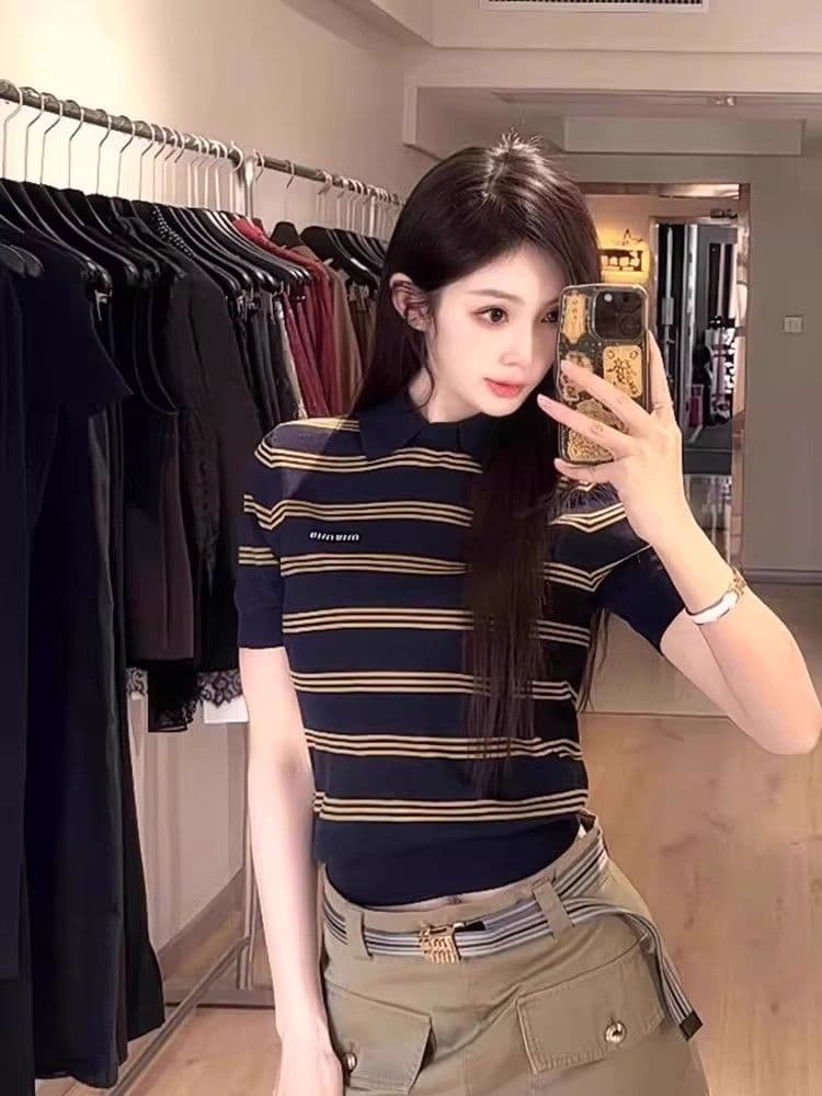 여름 새로운 miu 부서 학원 스타일 수평 줄무늬 배색 POLO 셔츠 티셔츠 여성용 짧은 소매 긍정적 인 어깨 얇은 스타일 니트 맨위 이미지 2