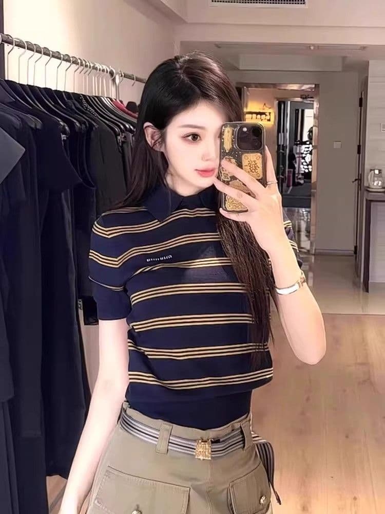 여름 새로운 miu 부서 학원 스타일 수평 줄무늬 배색 POLO 셔츠 티셔츠 여성용 짧은 소매 긍정적 인 어깨 얇은 스타일 니트 맨위 상세 이미지 1