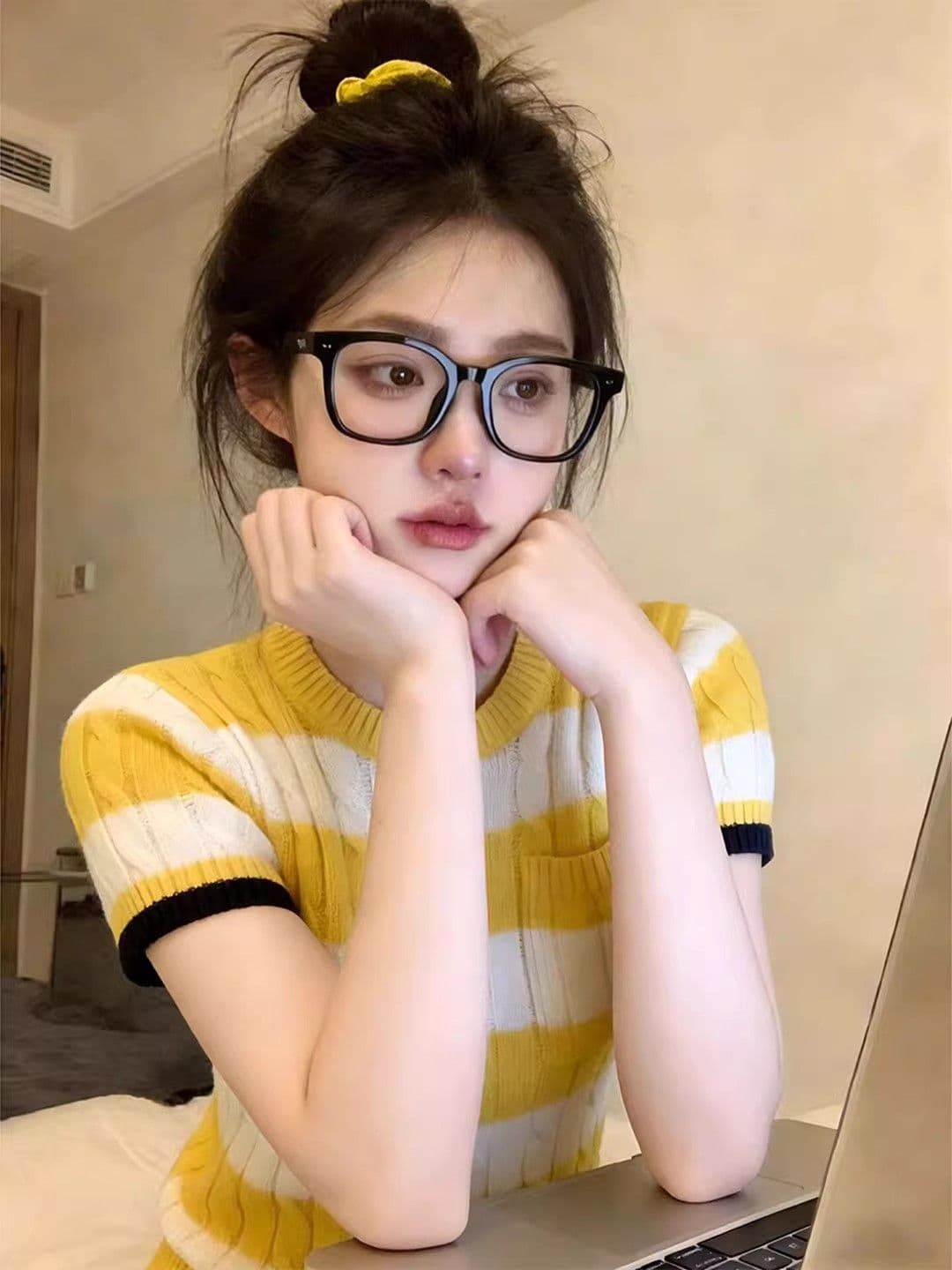 miu 부서 배색 라운드 넥 막대기 가방 꽈배기 스트라이프 반팔 니트 스웨터 여성 여름 루즈핏 슬림해 보이는 그레이트 봐. 의류 이미지 3