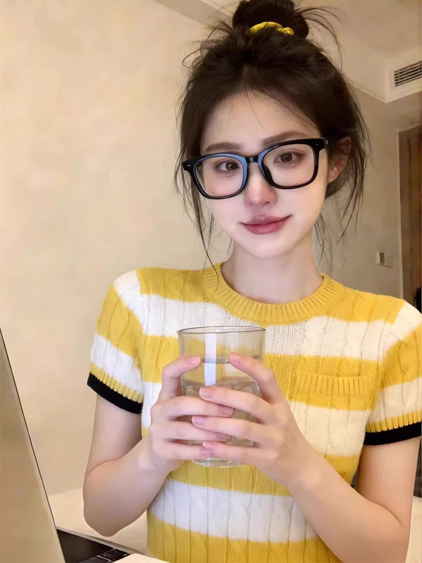 miu 부서 배색 라운드 넥 막대기 가방 꽈배기 스트라이프 반팔 니트 스웨터 여성 여름 루즈핏 슬림해 보이는 그레이트 봐. 의류 상세 이미지 2