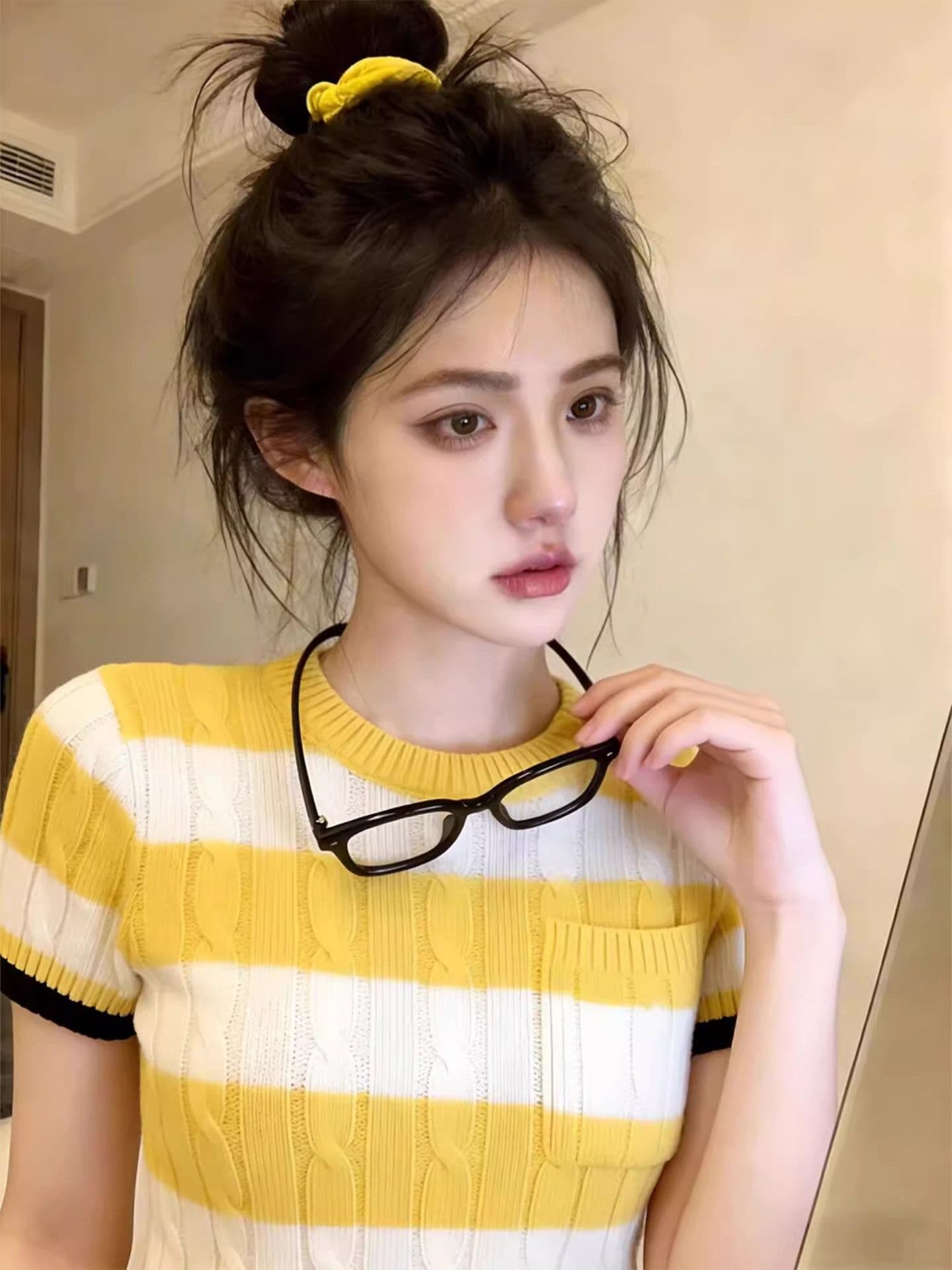 miu 부서 배색 라운드 넥 막대기 가방 꽈배기 스트라이프 반팔 니트 스웨터 여성 여름 루즈핏 슬림해 보이는 그레이트 봐. 의류 상세 이미지 4