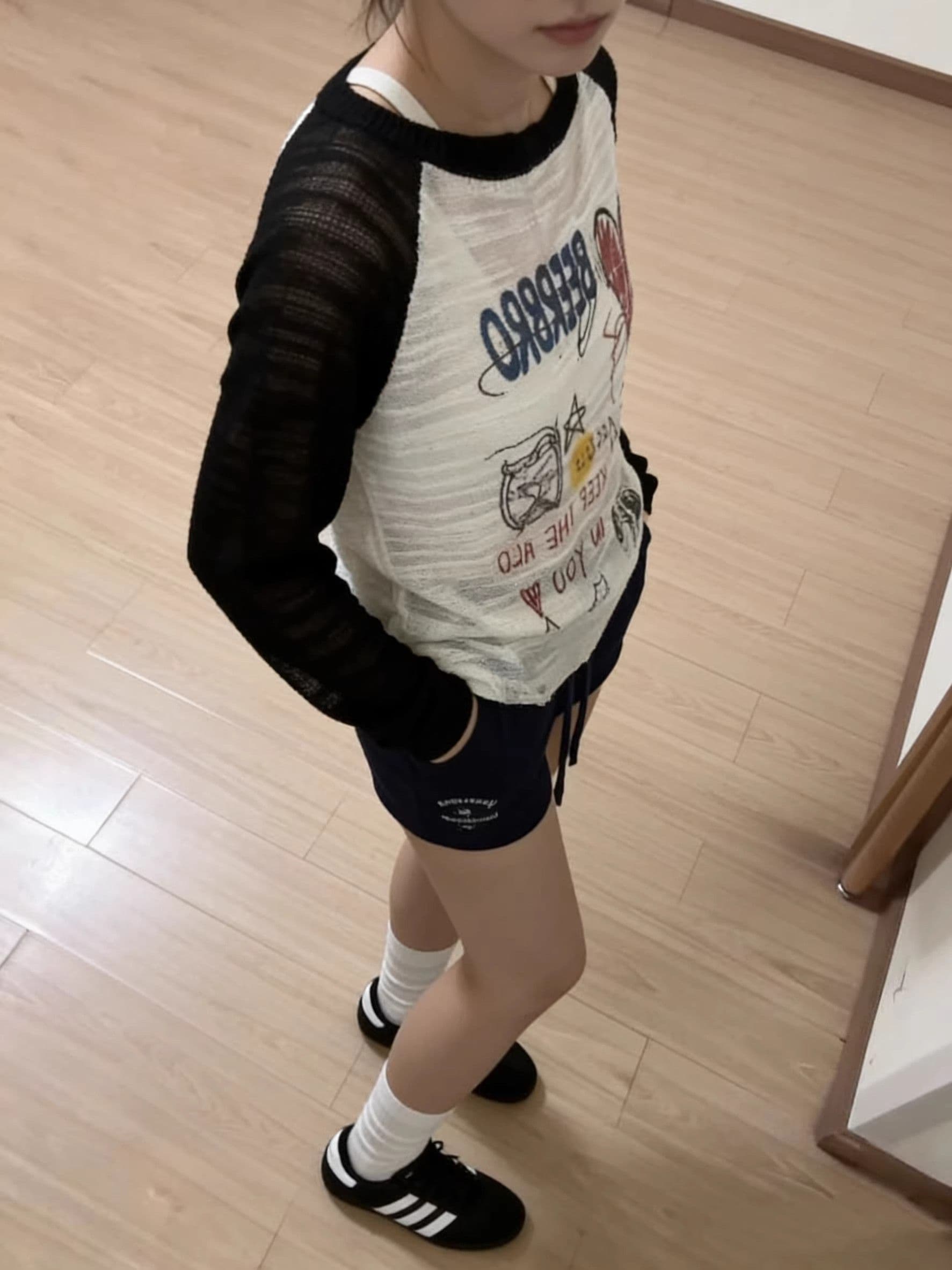 한 부서 하트 낙서 삽입 어깨 긴팔 티셔츠 여성 봄 여름 얇은 스타일 마이크로 ~을 통해 자외선 차단 블라우스 루즈핏 슬림해 보이는 중간 길이 이미지 3