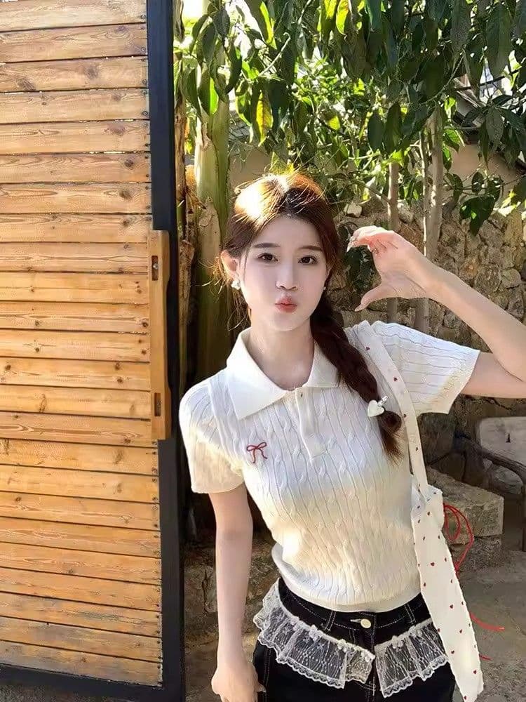 패키지 코어 실 POLO 칼라 단추 디자인 반팔 니트 스웨터 여성 2026 여름 새로운 나비 매듭 자수 쇼트 스타일 상세 이미지 3