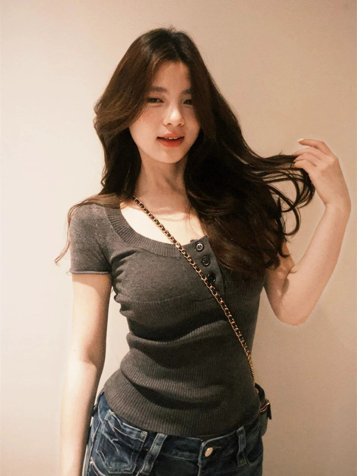 한 부서 레트로 패치워크 반 개방 칼라 회색 반팔 니트 스웨터 여성 여름 몸매 가꾸기 슬림해 보이는 디자인 센스 다용도 맨위 상세 이미지 1
